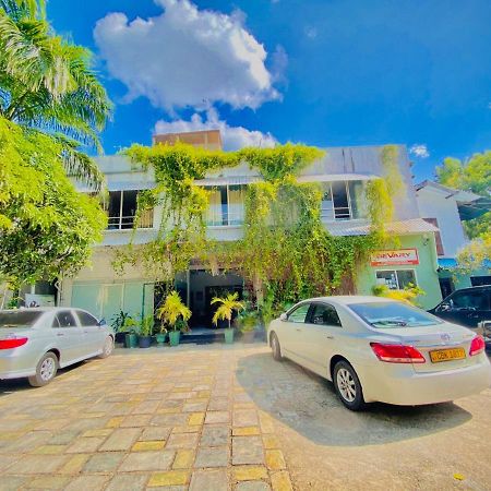 Bevary City Hotel Anuradhapura Zewnętrze zdjęcie