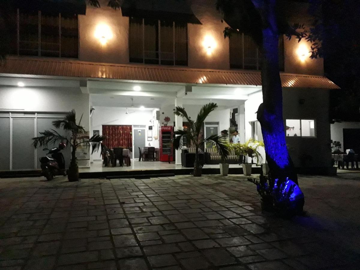 Bevary City Hotel Anuradhapura Zewnętrze zdjęcie