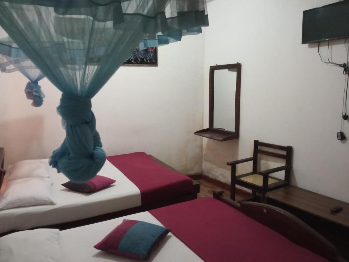 Bevary City Hotel Anuradhapura Zewnętrze zdjęcie