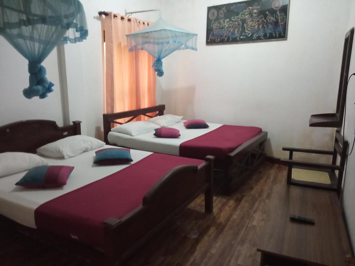 Bevary City Hotel Anuradhapura Zewnętrze zdjęcie