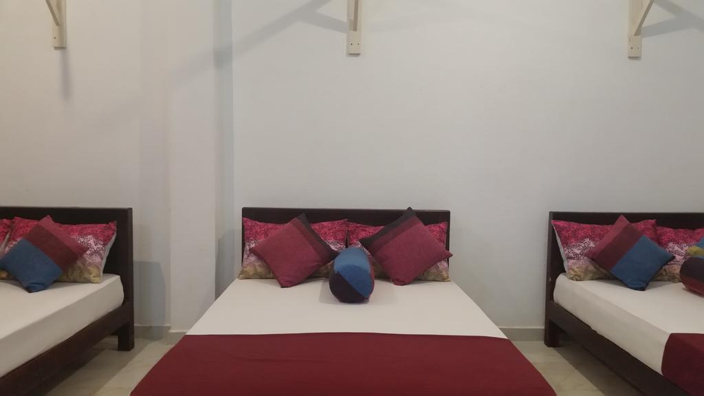 Bevary City Hotel Anuradhapura Zewnętrze zdjęcie