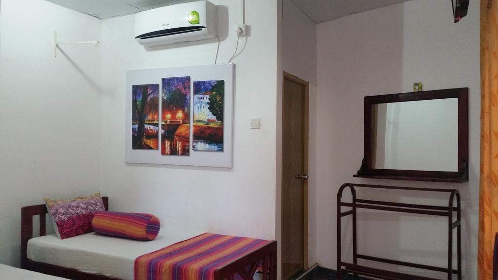 Bevary City Hotel Anuradhapura Zewnętrze zdjęcie