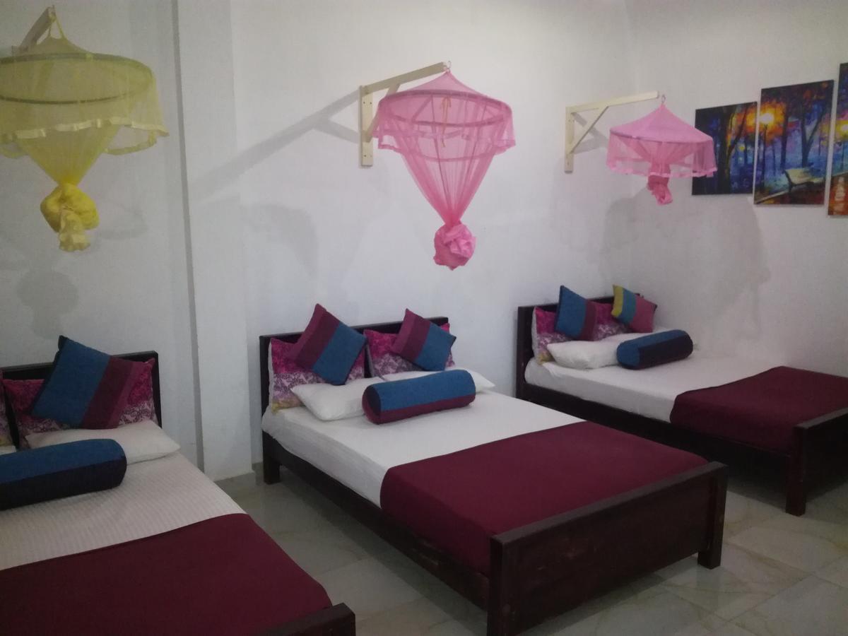 Bevary City Hotel Anuradhapura Zewnętrze zdjęcie